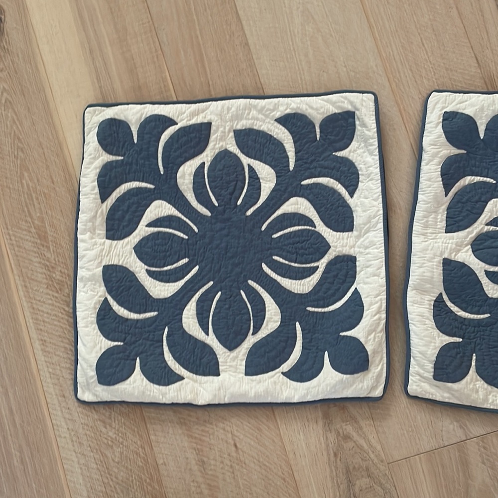 Navy and Cream Hawaiian Quilt Accent Pillow Cover - Picture 3 of 5
